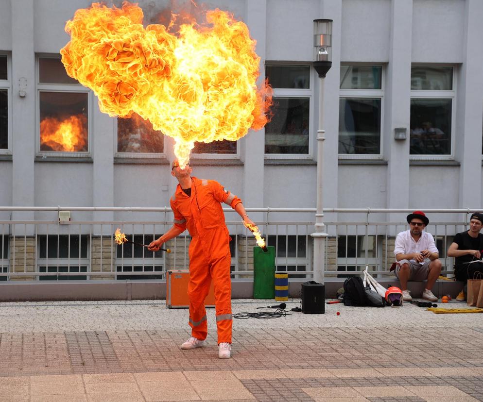 Carnaval Show w Plazie w Lublinie. Było zianie ogniem, pokaz iluzji i żonglerki oraz spektakl aerialowy!