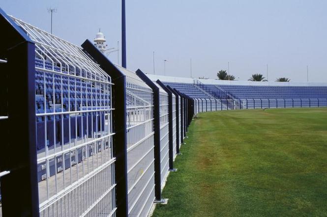 Ogrodzenie obiektu sportowego. Jak ogrodzić stadion, czyli kibicujemy najlepszym rozwiązaniom