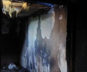 Rodzina z dwultenim synkiem straciła wszystko. Pożar wybuchł podczas remontu dachu