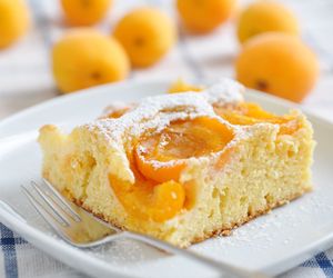 Ciasto z morelami na szybko - najprostszy przepis na ciasto morelowe