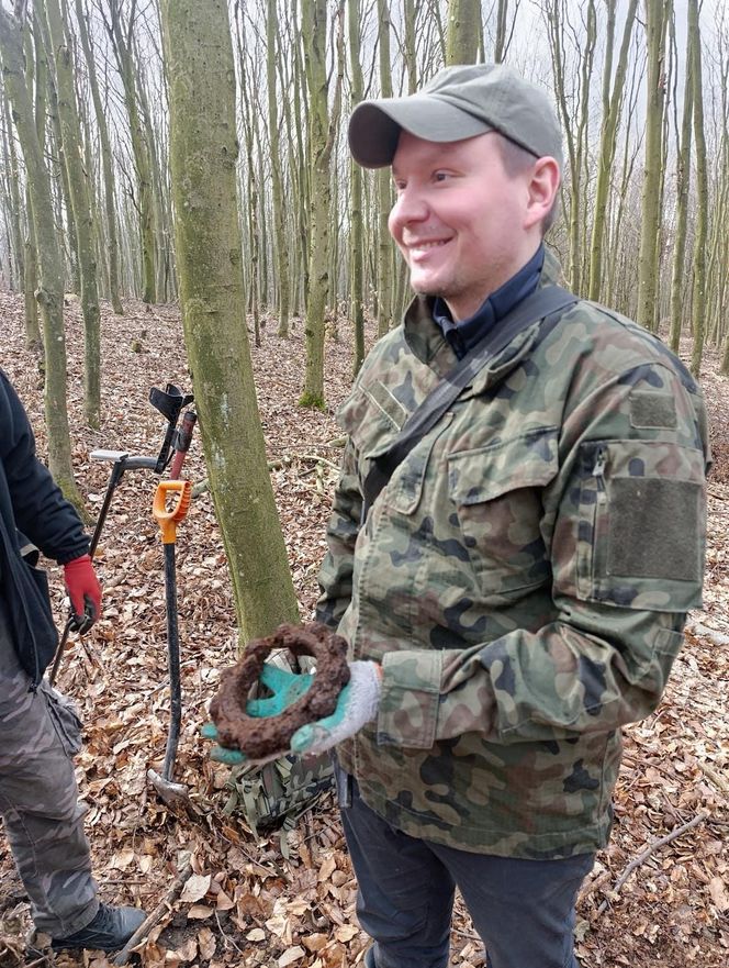 Zaskakujące znalezisko. W woj. warmińsko-mazurskim odkryto szczątki radzieckiego samolotu