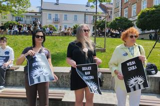 Manifestacja w obronie dyrektora III LO w Tarnowie