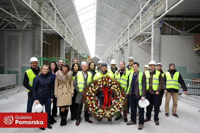 Przedstawiciele firm zaangażowanych w budowę nowej części Galerii Pomorskiej w Bydgoszczy