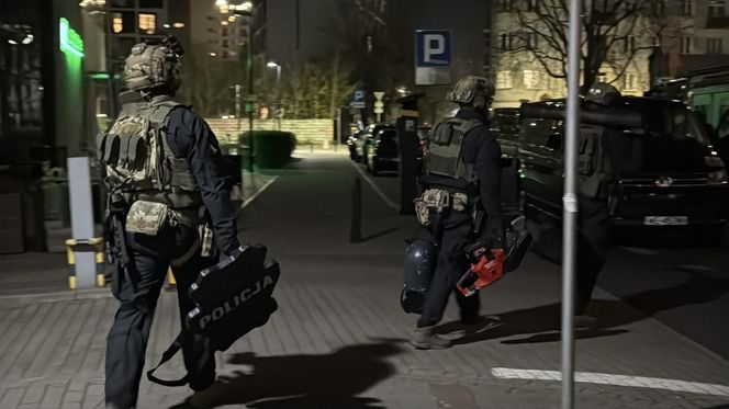 Antyterroryści na Grzybowskiej. Pilna akcja policji, jedna osoba zatrzymana