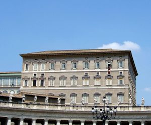 Skromnie czy majestatycznie? Gdzie zamieszka papież Leon XIV?
