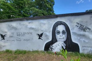 Mural z Ozzym Osbournem wrócił na osiedle Przyjaźń: Mural stał się absolutnie nasz
