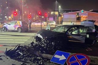 Kraków: makabryczny wypadek w Nowej Hucie. Po czołowym zderzeniu z dwóch aut zostały szczątki