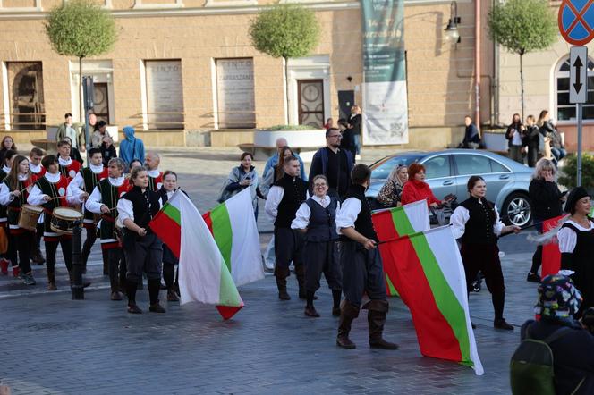 Korowód w ramach Międzynarodowego Festiwalu Renesansu w Lublinie