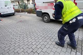 Cofał dostawczakiem, potrącił pieszego. Potworny wypadek w Warszawie