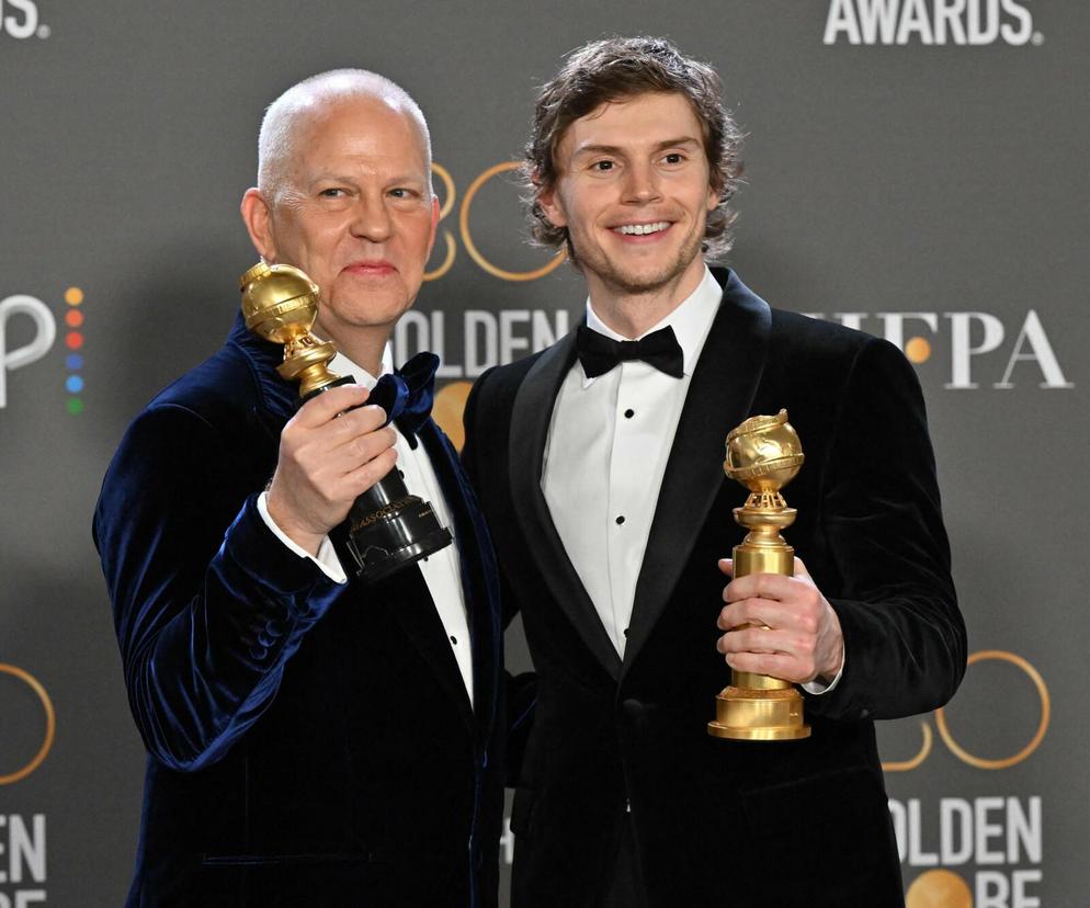 Ryan Murphy i Evan Peters na 80. rozdaniu Złotych Blobów 