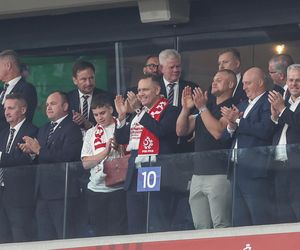 Karol Nawrocki pozdrowił chłopca na meczu Polska - Finlandia