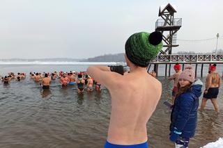 Pogoria morsuje w Dąbrowie Górniczej w mroźną niedzielę