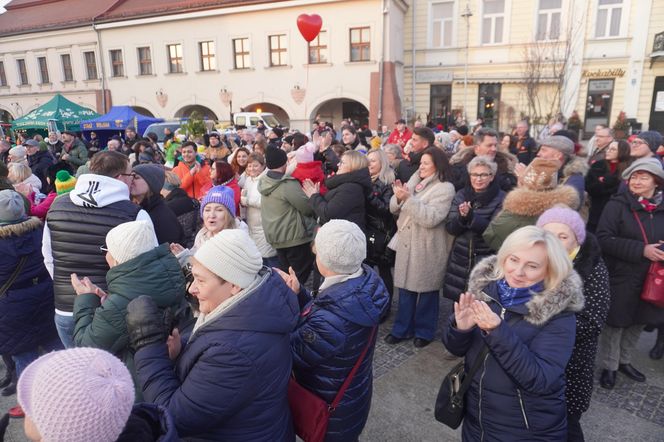 33. Finał WOŚP w Kielcach. Polonez w Rynku