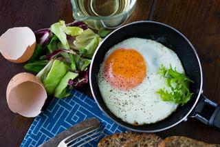 Jajko sadzone - jak zrobić idealne jajko ze ściętym białkiem i płynnym żółtkiem?