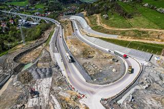 Obejście Węgierskiej Górki, na plac budowy dotarła obudowa kolejnego tunelu