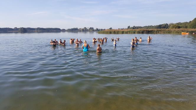 Morsy z Grudziądza rozpoczęły sezon. Pierwsza kąpiel w Jeziorze Rudnickim