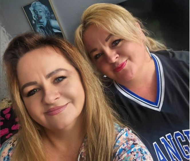Bliźniaczka z "Gogglebox" po odejściu z programu przeszła spektakularną metamorfozę. Na nowych zdjęciach trudno ją rozpoznać