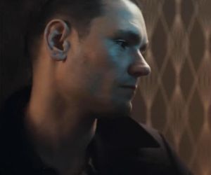 Zatoka szpiegów 2 sezon odc. 2. Franz Neumann (Bartosz Gelner)