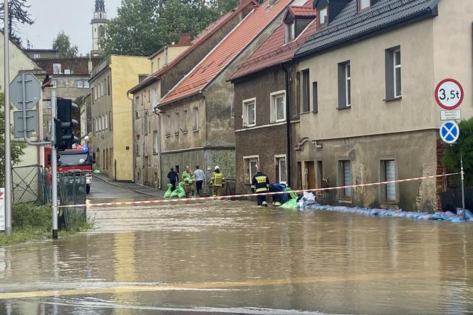 Zbiórki dla powodzian. PCK, Caritas, siepomaga.pl - Sprawdź, jak możesz pomóc 