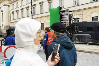 Co się dzieje na Krakowskim Przedmieściu w Warszawie? Rosyjskie napisy na ulicach