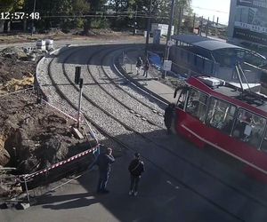 Chorzów: Dwoje nastolatków potrąconych przez tramwaj. Policja opublikowała nagranie