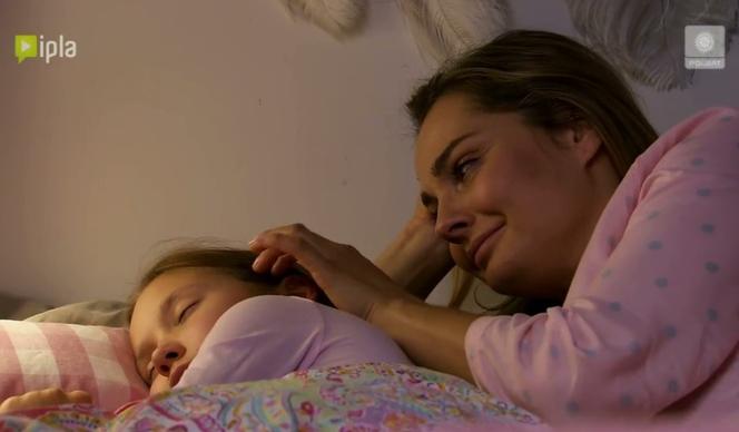 Przyjaciółki 8 sezon odc. 90 Inga (Małgorzata Socha), Hania (Pola Figurska)