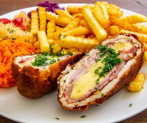 Kotlety schabowe z szynką i serem - bogaty smak, soczystość, sytość