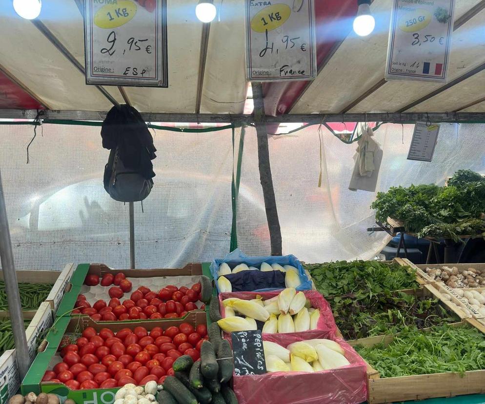 Ile kosztują warzywa i owoce na targu w Paryżu? Ceny mogą zaskoczyć Polaków