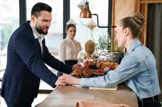 Barwy szczęścia, odc. 2686: Renata (Anna Mrozowska), Damian (Michał Lesień), Luiza (Julia Zielińska)