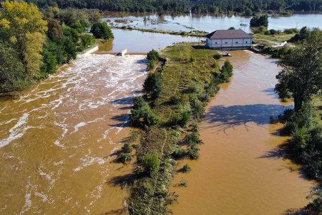 Walka o wrocławskie osiedla nad Odrą i Oławą. Mieszkańcy do późnych godzin nocnych ratowali dobytek