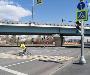 Pamiętaj żeby przed przejściem zejść z roweru lub hulajnogi. Straż miejska ma nowe uprawnienia 