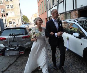 Porównaliśmy suknie ślubne córek prezydentów