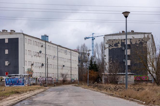 Osiedle Dudziarska. Opuszczone "bloki grozy", jedno z najbardziej niebezpiecznych miejsc Warszawy