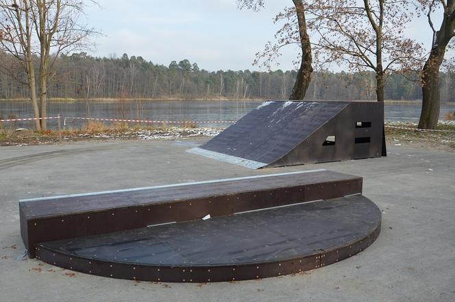 W Jedlni-Letnisku powstał skatepark - Jakie obiekty na nim zamontowano?  [FOTO]