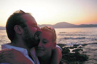 Wszystko robi z siostrą