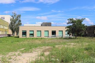 Plac wypoczynkowy przy szpitalu