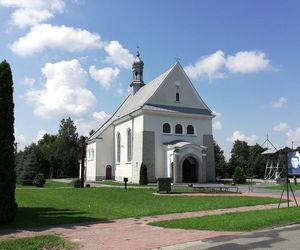 Na losy tej wsi na Podkarpaciu duży wpływ miał mężczyzna o tajemniczym imieniu Dolko. Do połowy XV wieku była w posiadaniu braci Sulimów