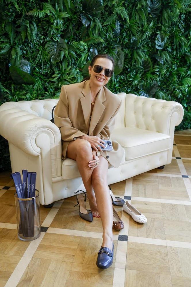 Gwiazdy pozują z butami. Więdłocha ma nową fuchę, Andrzejewicz w ogromnej marynarce, Kostka jak pani wiosna