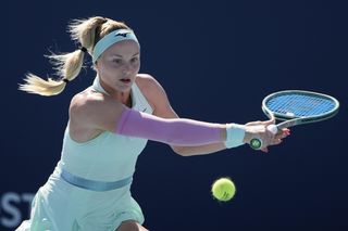Kim jest Rebecca Sramkova? Przeżyła koszmar! Ojciec wyrzucił ją z domu, niedowidzi na jedno oko!