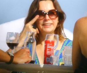 Renata Dancewicz kurzy na plaży