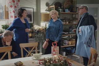 M jak miłość odc. 1857. Marta (Dominika Ostałowska), Marysia (Małgorzata Pieńkowska), Artur Rogowski (Robert Moskwa), Jacek (Robert Gonera)