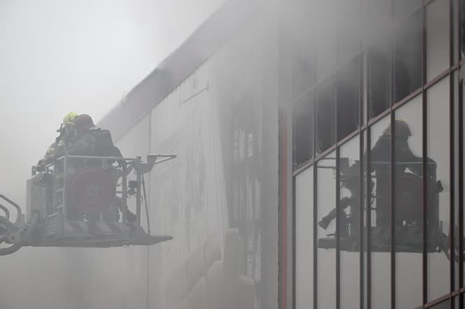 Służby ostrzegają! Alarmowy poziom amoniaku w związku z pożarem w Krośnie