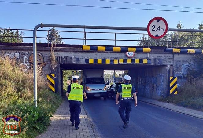 Kolejny kierowca utknął pod wiaduktem na ul. Glinczańskiej w Tychach