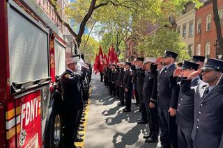 Strażacy z Brooklynu oddali hołd ofiarom 9/11 niezwykłą procesją