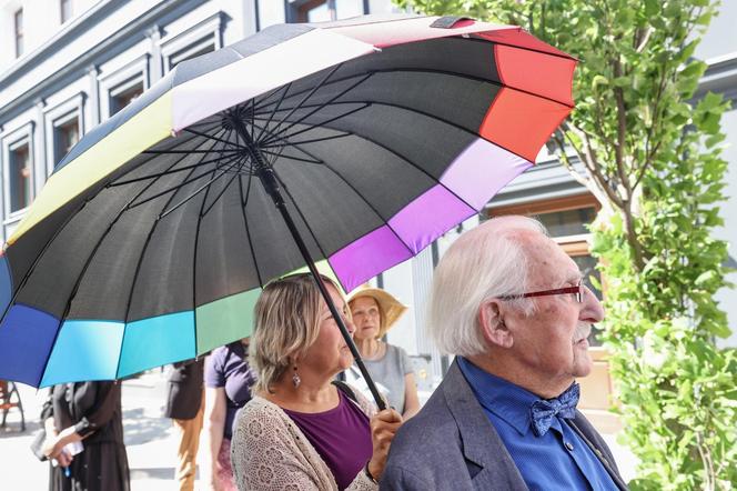 Ocalał z getta. Leon Weintraub odsłonił kamienie pamięci na ul. Włókienniczej