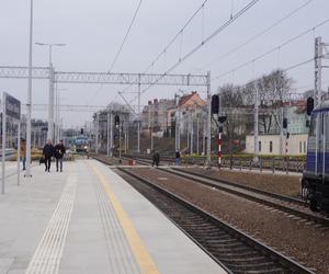 Dworzec Olsztyn Główny coraz bliżej. Postępują prace przy budynku oraz na peronach