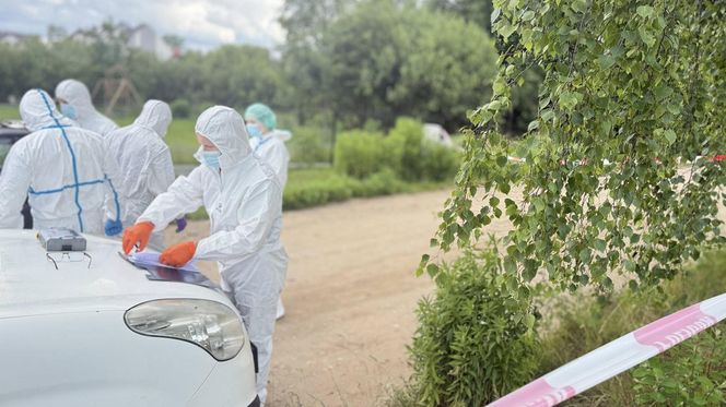 Makabryczne odkrycie. Ciało młodej kobiety w samochodzie