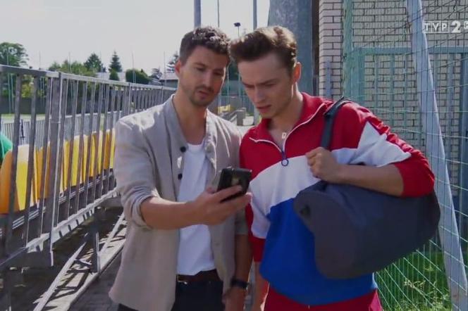 Barwy szczęścia, odcinek 1979. Józek Sałatka (Patryk Pniewski), Zieliński (Adam Młynarczyk)