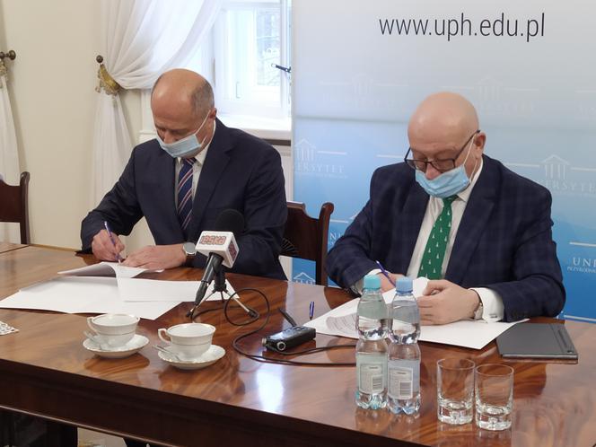 Umowa pomiędzy dyrektorem Jerzym Kopańskim i rektorem Mirosławem Minkiną została już podpisana