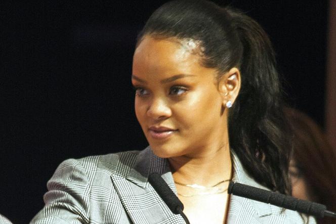 Rihanna: kontrowersyjny strój oburzył fanów. Nie uwierzysz, w co się ubrała